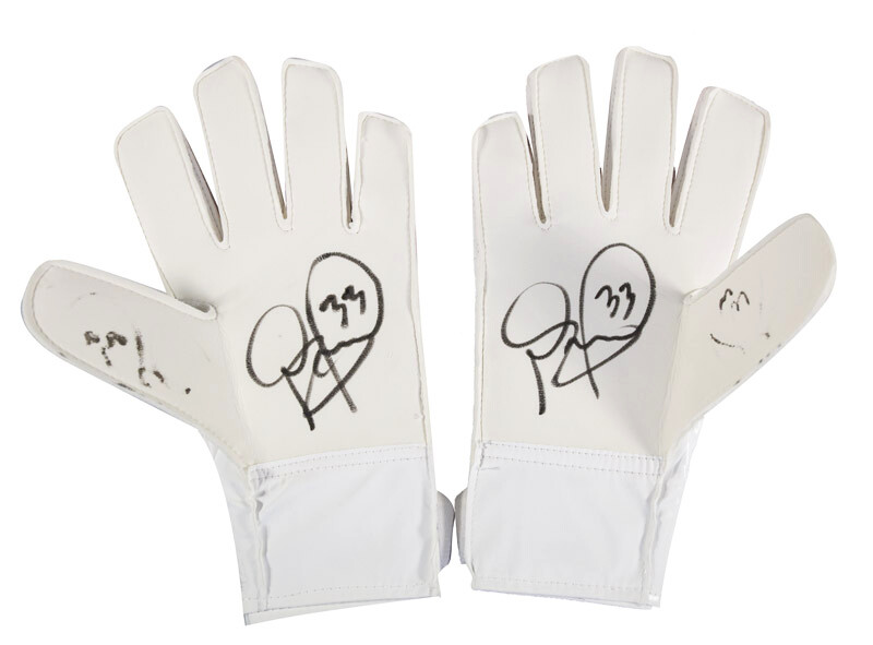 Goalkeeper Gloves Puma ONE Grip 17.4 GC with the original signature of Petr Cech