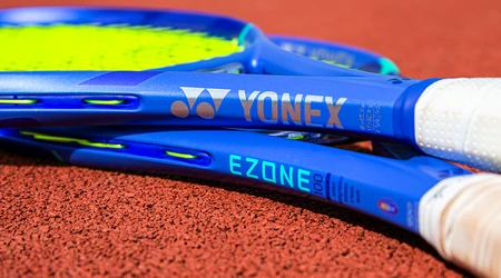 REZENSION: Tennisschläger Yonex EZONE 2025 – samtweiches Gefühl und Power, die Fehler verzeihen