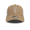 Kappe New Era Trucker Essential NBA Milwaukee Bucks Camel/White