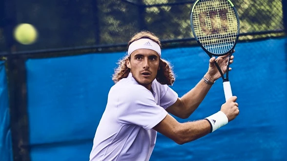 Stefanos Tsitsipas und die neue Bekleidung Adidas