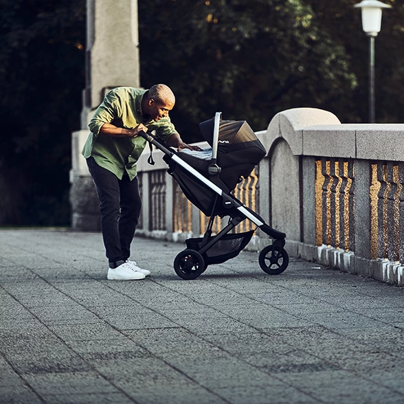 Die Position des Sitzes im Thule Spring Stadtkinderwagen ist verstellbar