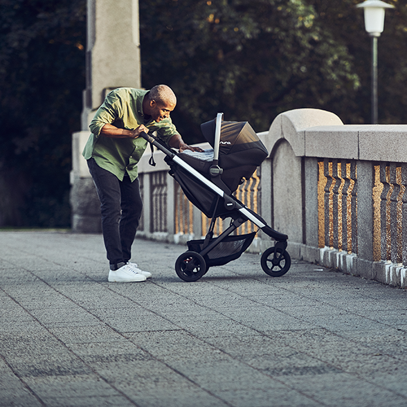 Die Position des Sitzes im Thule Spring Stadtkinderwagen ist verstellbar