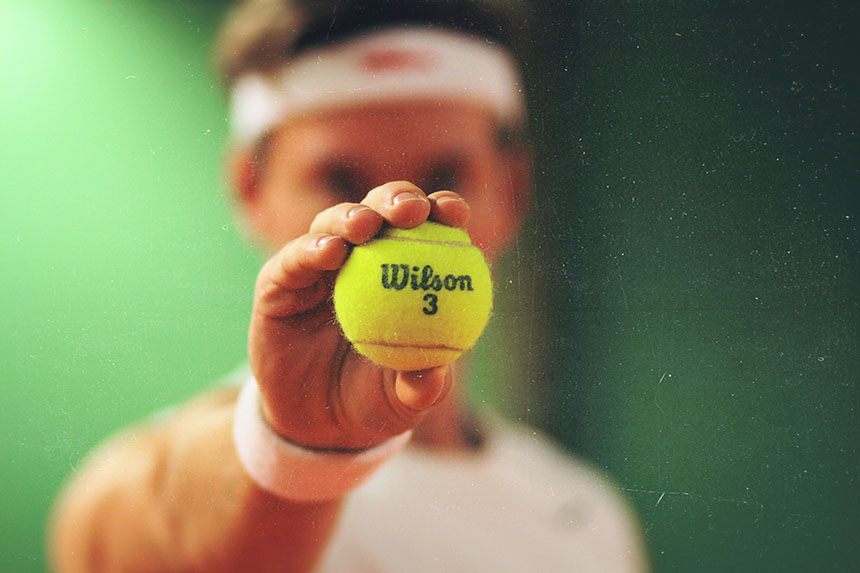 Wenn der Ball aus einer Höhe von 254 cm (100 Zoll) auf eine Betonfläche fällt, sollte er 135-147 cm abprallen.