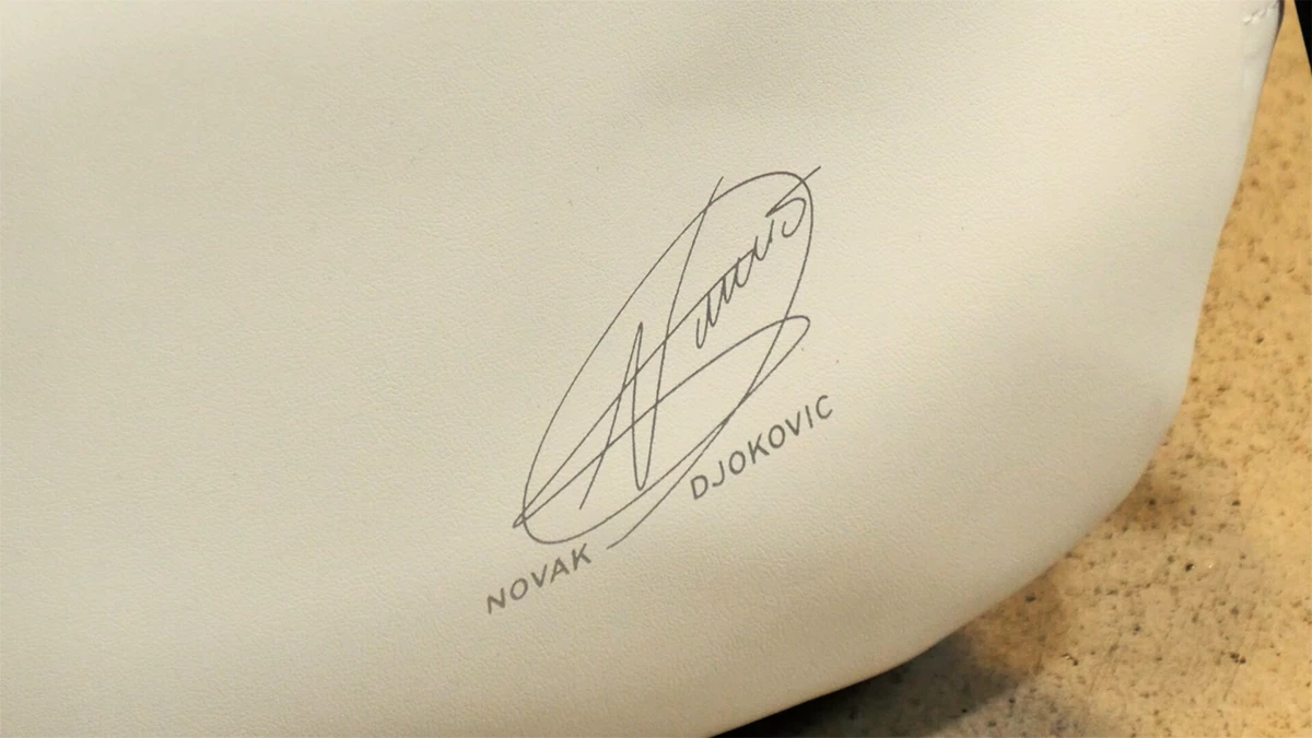 Novak Djoković mit Tennisschläger Head Speed